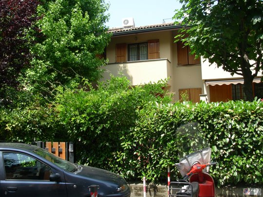 Villa Living 500m from City Ring: 1-Bed Flat with Garden, Bike Space & Parking