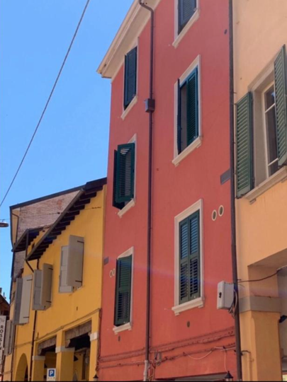 Posto letto in Camera Tripla fino al 14 Marzo Permanenza minima 15 giorni e massima 30.   Grande con bagno comune
