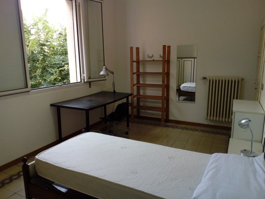 Single room for EU students