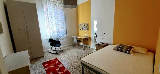 yellow room Bologna centro 