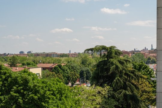 Amplio y luminoso apartamento frente al Hospital Maggiore con vistas al centro de la ciudad.